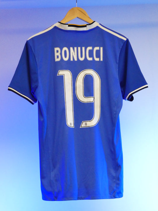 Juventus 2016/2017 Away Shirt (#19 Bonucci) (M)