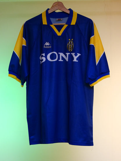 Juventus 1995/1997 Away Shirt (L)