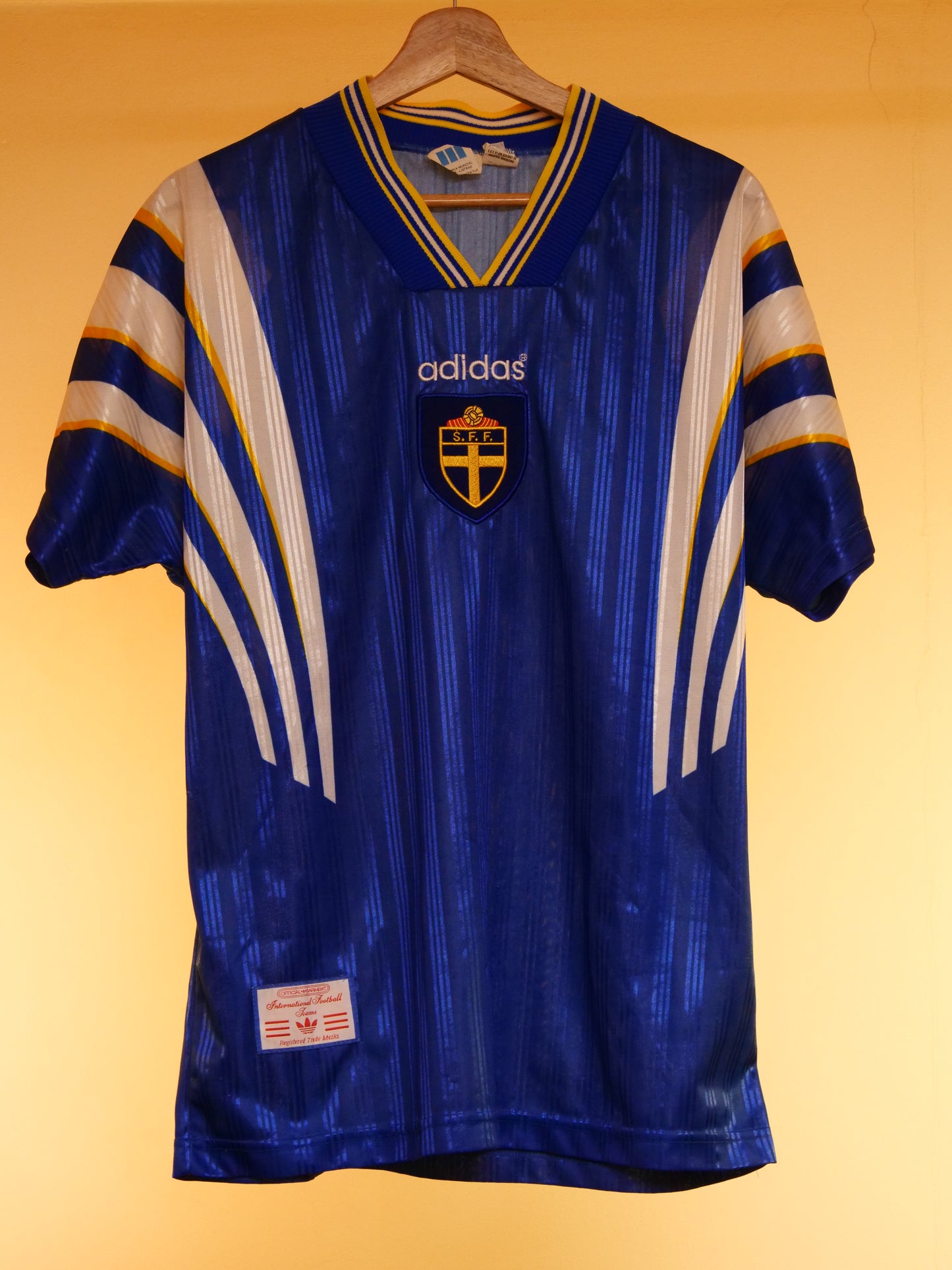 Sweden 1996 Away Shirt (L)