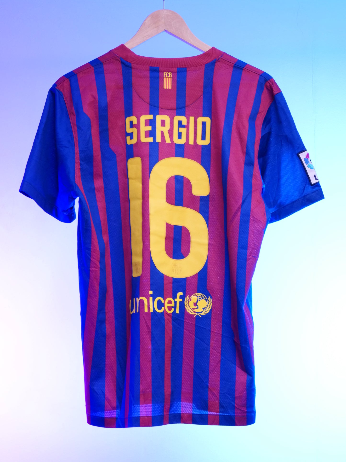 Barcelona 2011/2012 Home Shirt (#16 Sergio) (M)