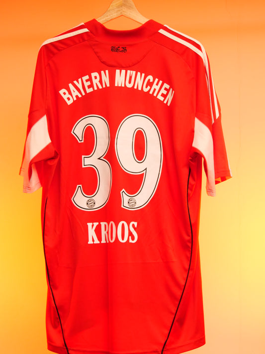 Bayern München 2010/2011 Home Shirt (#39 Kroos) (XL)