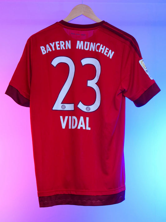 Bayern München 2015/2016 Home Shirt (#23 Vidal) (M)