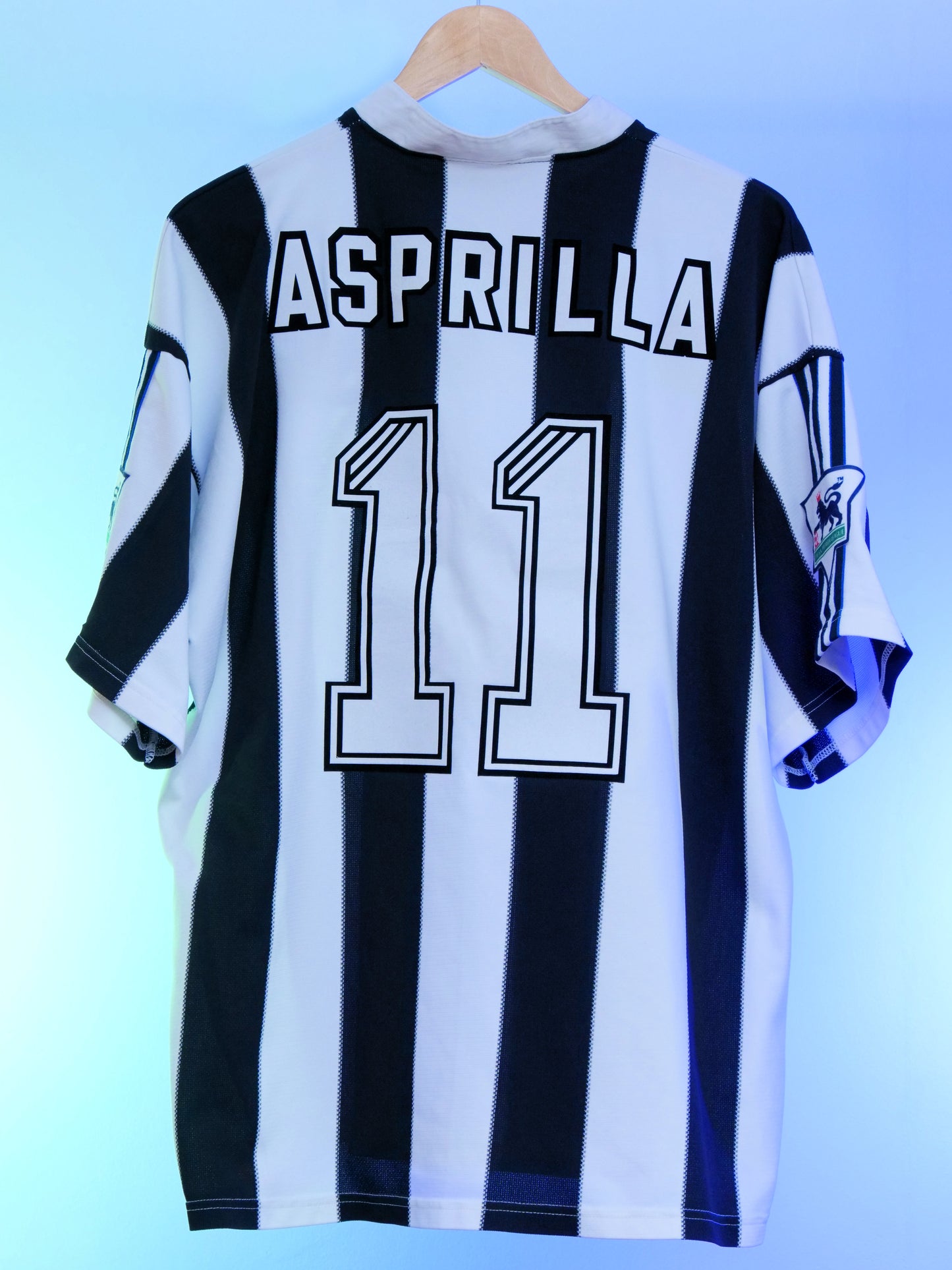Newcastle United 1995/1997 Home Shirt (#11 Asprilla) (XL)