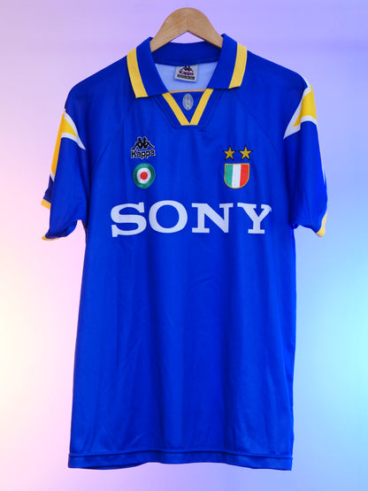 Juventus 1995/1996 Away Shirt (M)