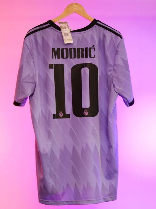 Real Madrid 2022/2023 Away Shirt BNWT (#10 Modric) (XL)